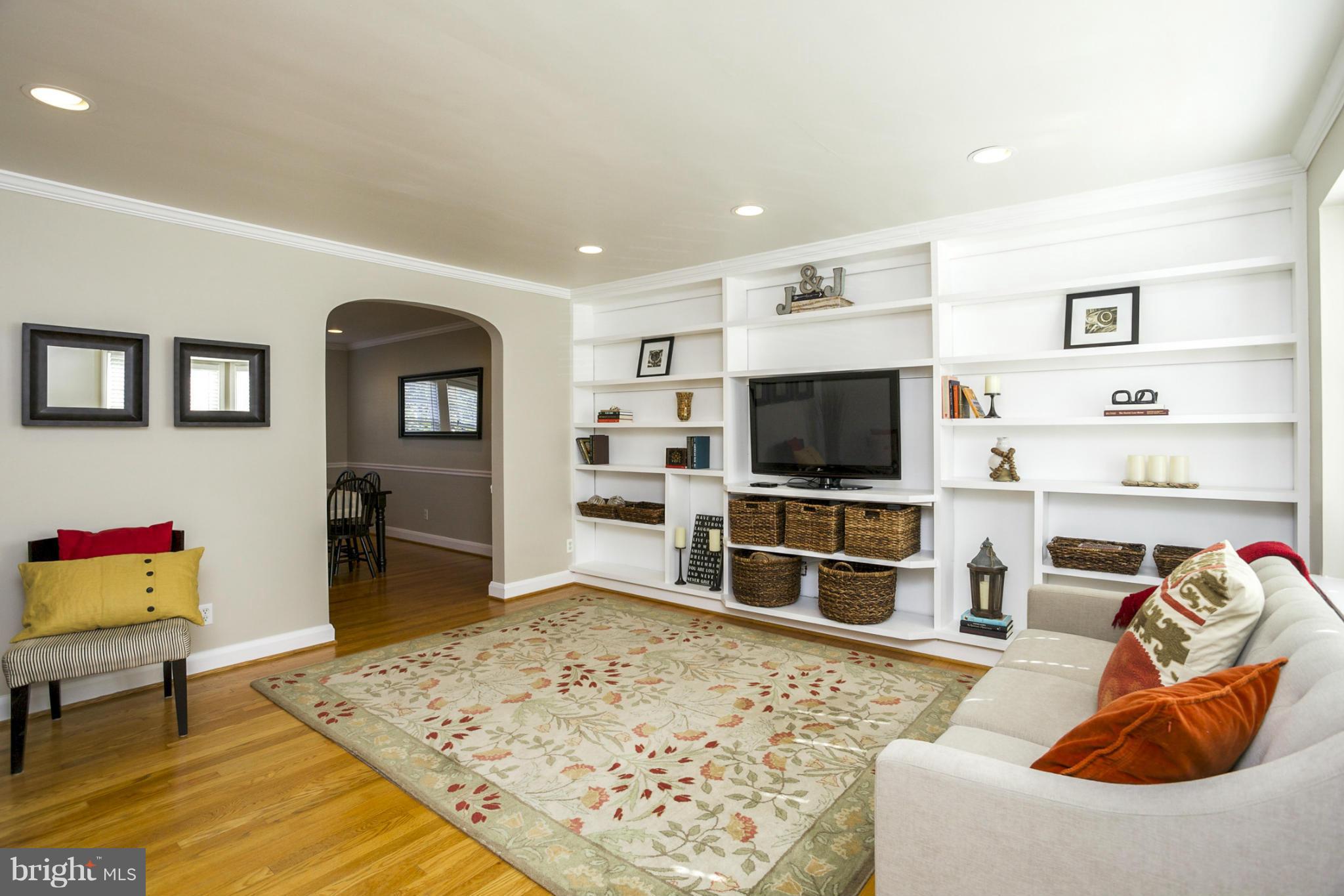 134 Overbrook Road Baltimore, MD 21212 - Photo 2 of 27 Living Room