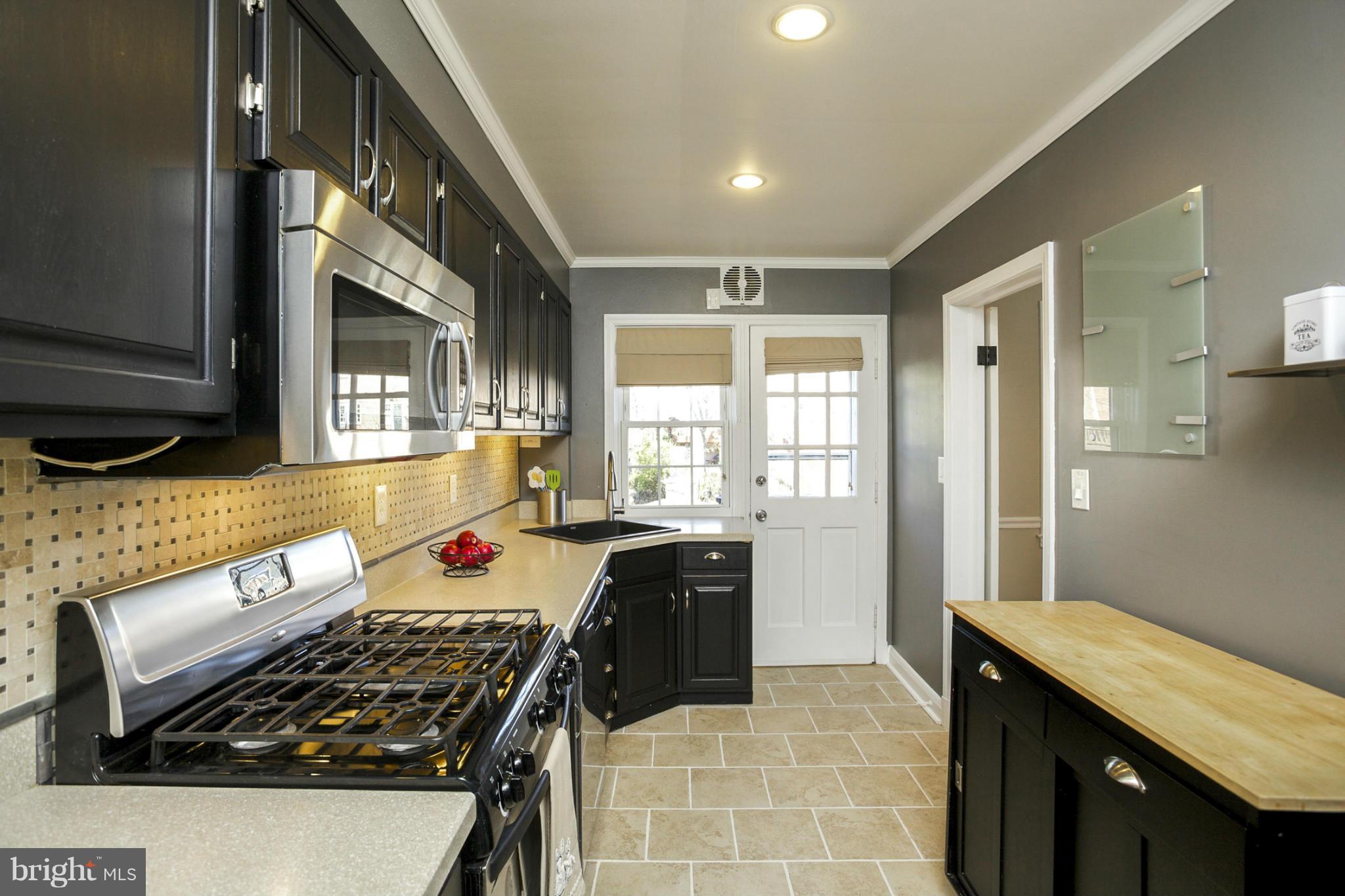 134 Overbrook Road Baltimore, MD 21212 - Photo 9 of 27 Bright and immaculate kitchen