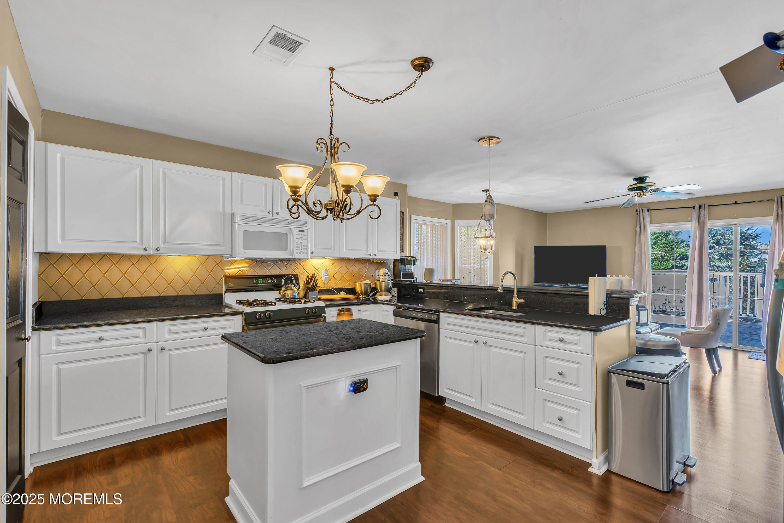 180 Compass Road Manahawkin, NJ 08050 - Photo 8 of 25 dsc06878_185 (1)