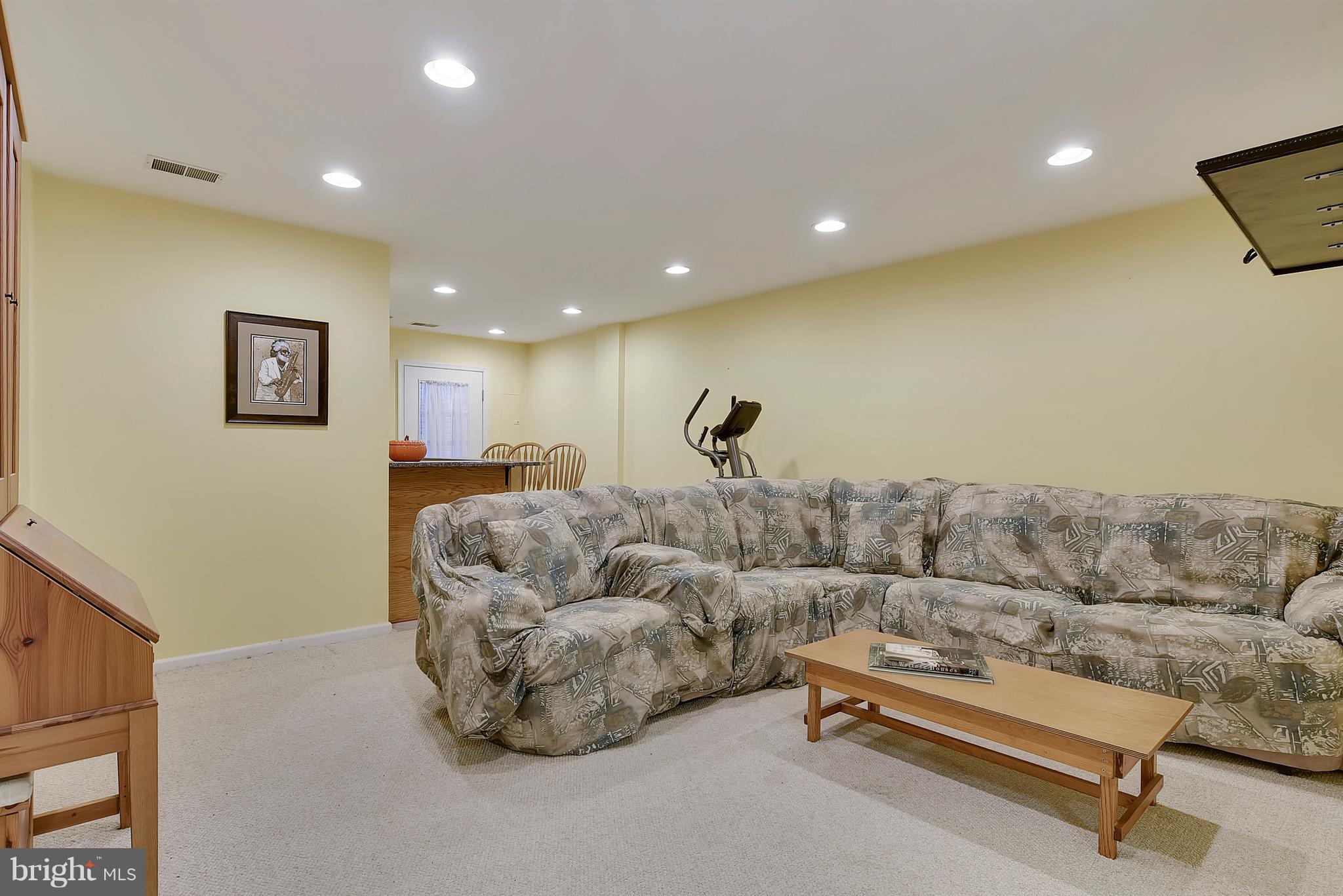 1270 Wild Hawthorn Way Reston, VA 20194 - Photo 18 of 26 Recreation room with bar