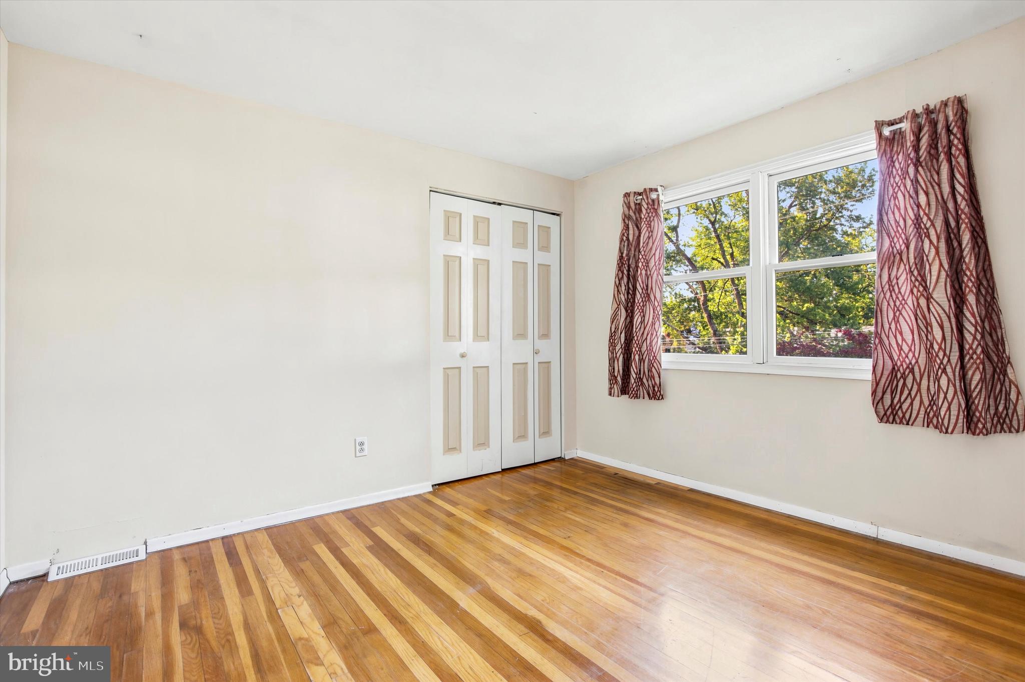 1167 Cushmore Road Southampton, PA 18966 - Photo 20 of 25 an empty room with a window
