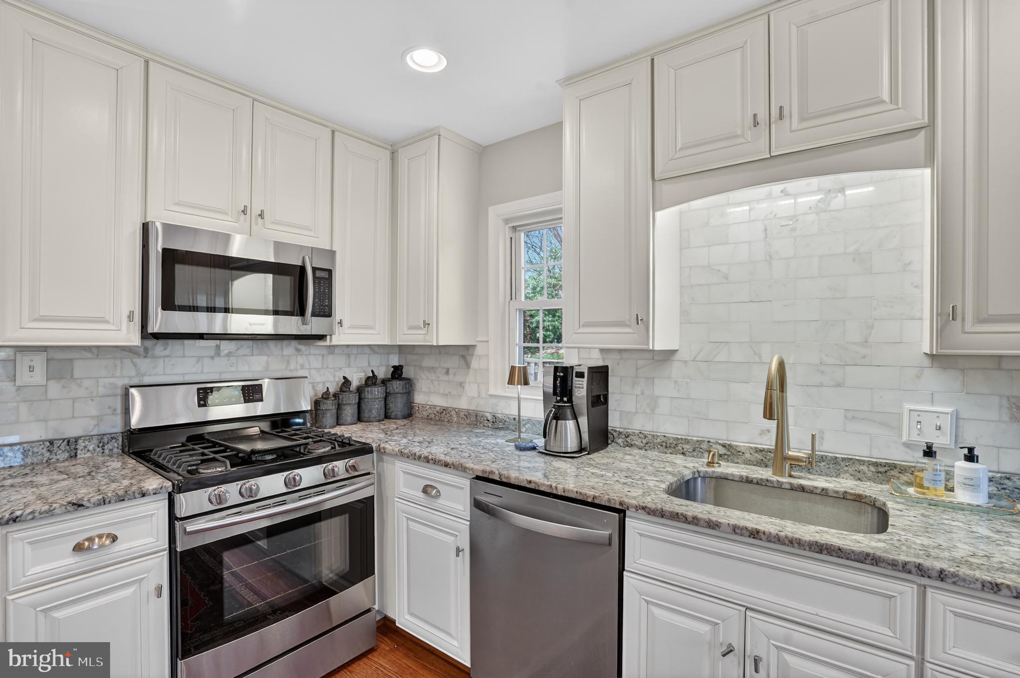 1210 West Braddock Road Alexandria, VA 22302 - Photo 9 of 22 Gourmet Kitchen