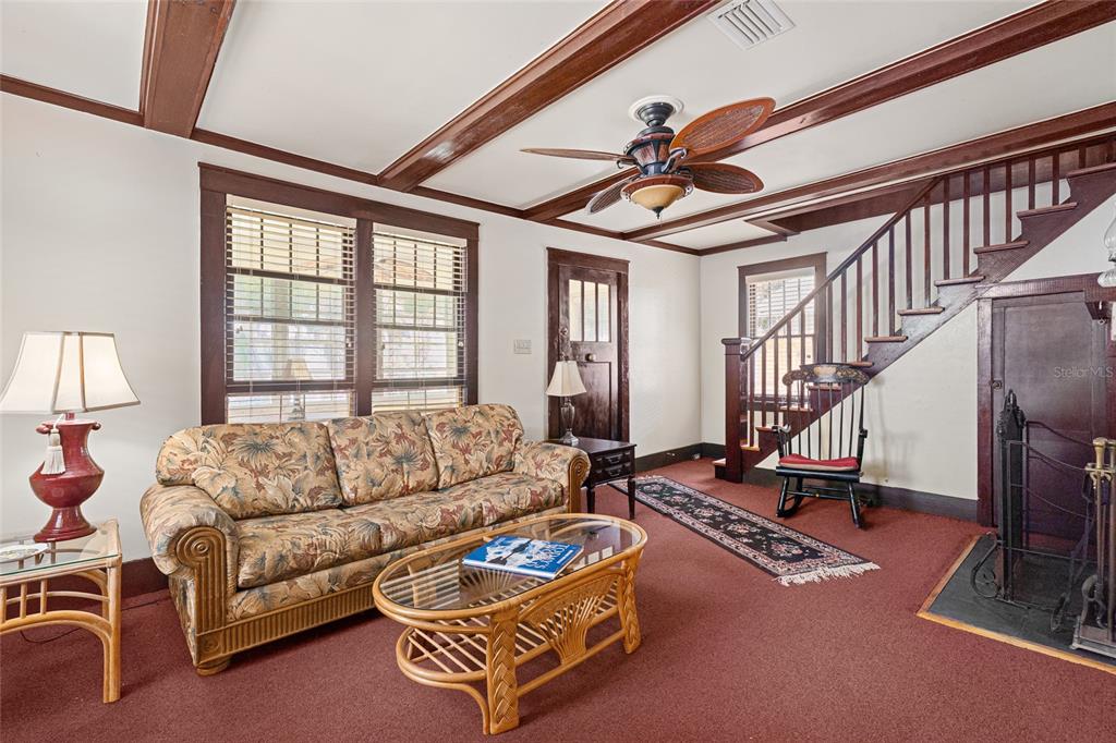 11 62nd Street Yankeetown, FL 34498 - Photo 14 of 33 a living room with furniture gym equipment and a window