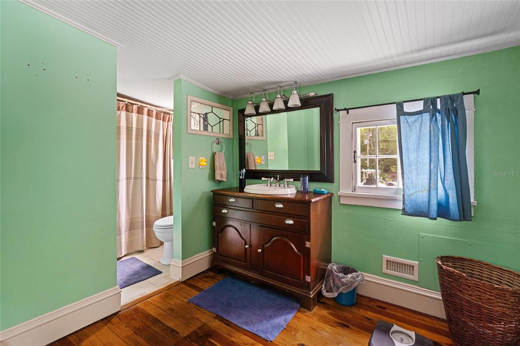 11 62nd Street Yankeetown, FL 34498 - Photo 19 of 33 a room with furniture and a window