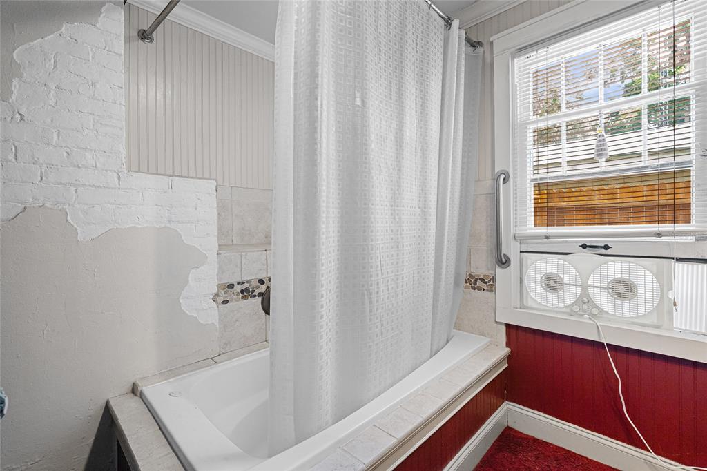 11 62nd Street Yankeetown, FL 34498 - Photo 21 of 33 a bathroom with a sink and a bathtub