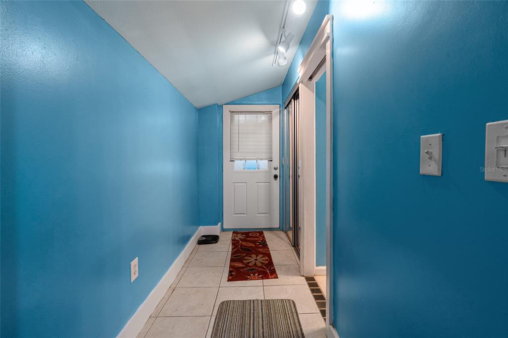 11 62nd Street Yankeetown, FL 34498 - Photo 28 of 33 a view of an entryway