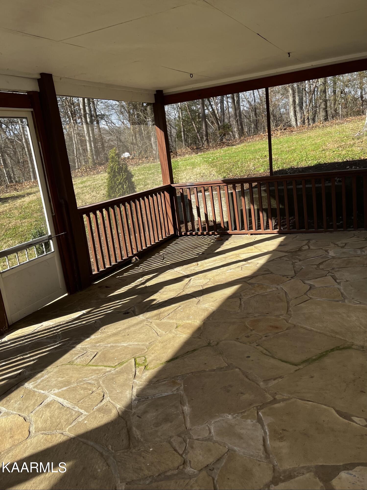 438 Miller Road Clinton, TN 37716 - Photo 13 of 44 screened in front