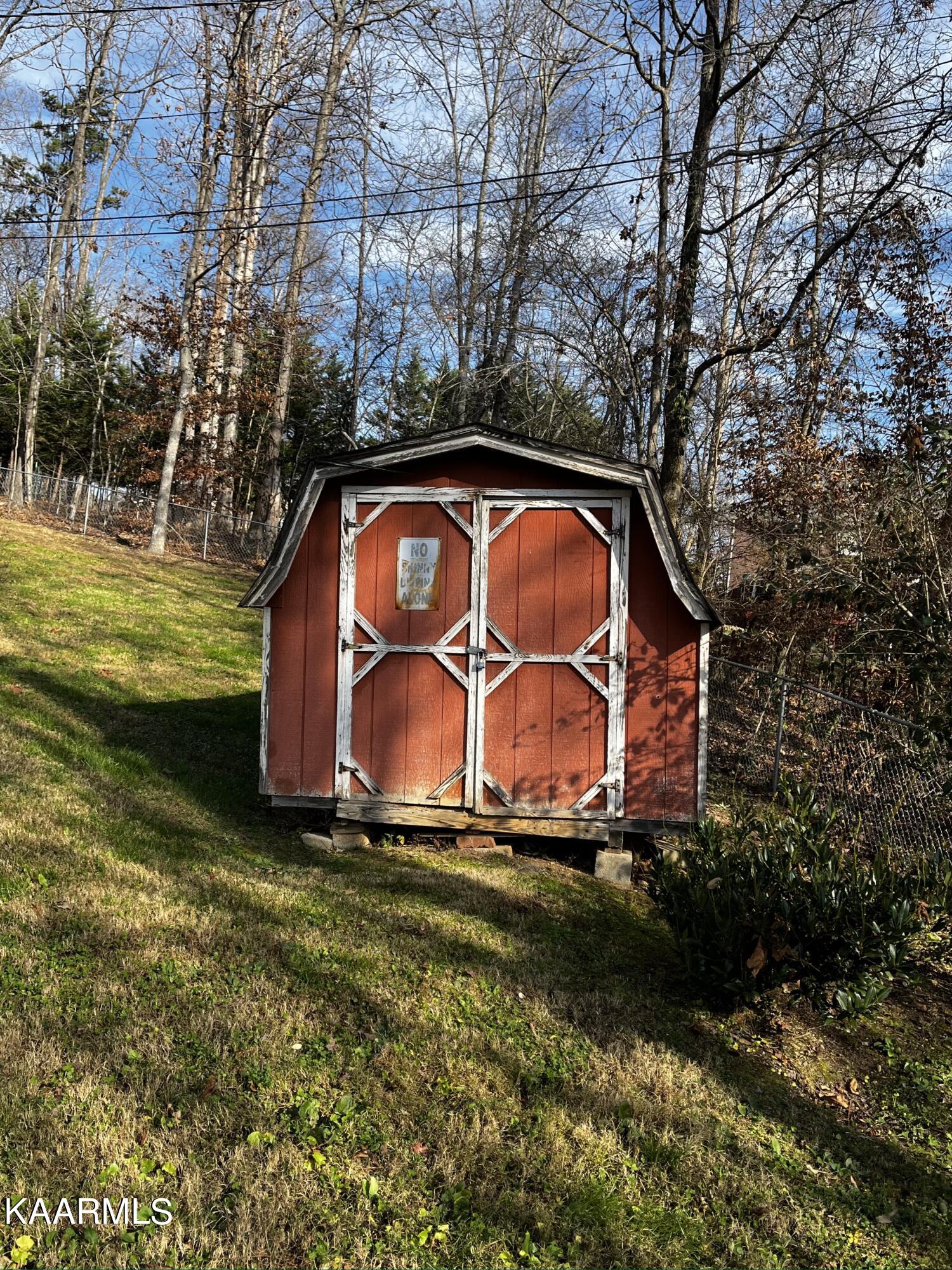 438 Miller Road Clinton, TN 37716 - Photo 18 of 44 shed