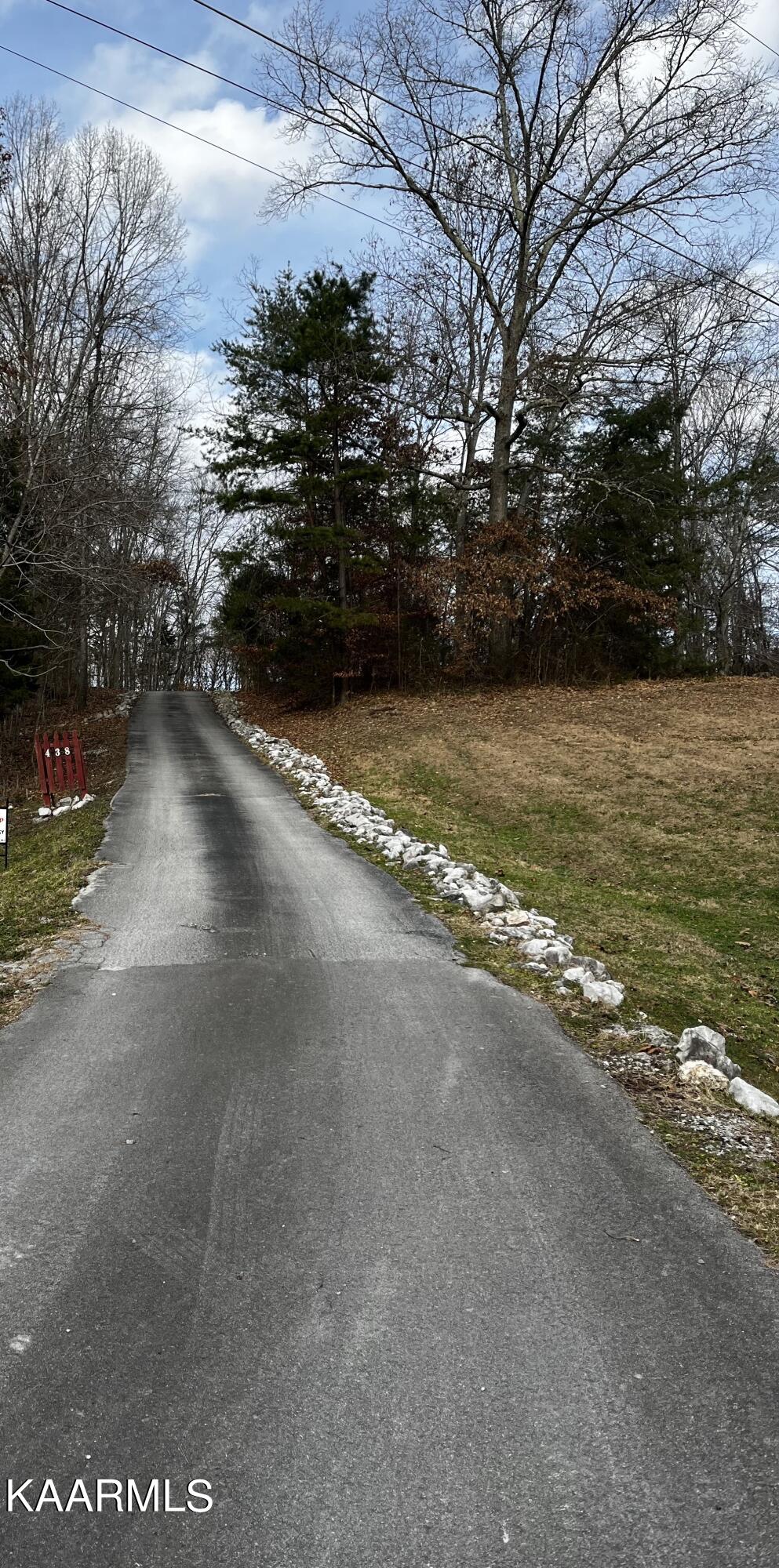 438 Miller Road Clinton, TN 37716 - Photo 23 of 44 Driveway entrance