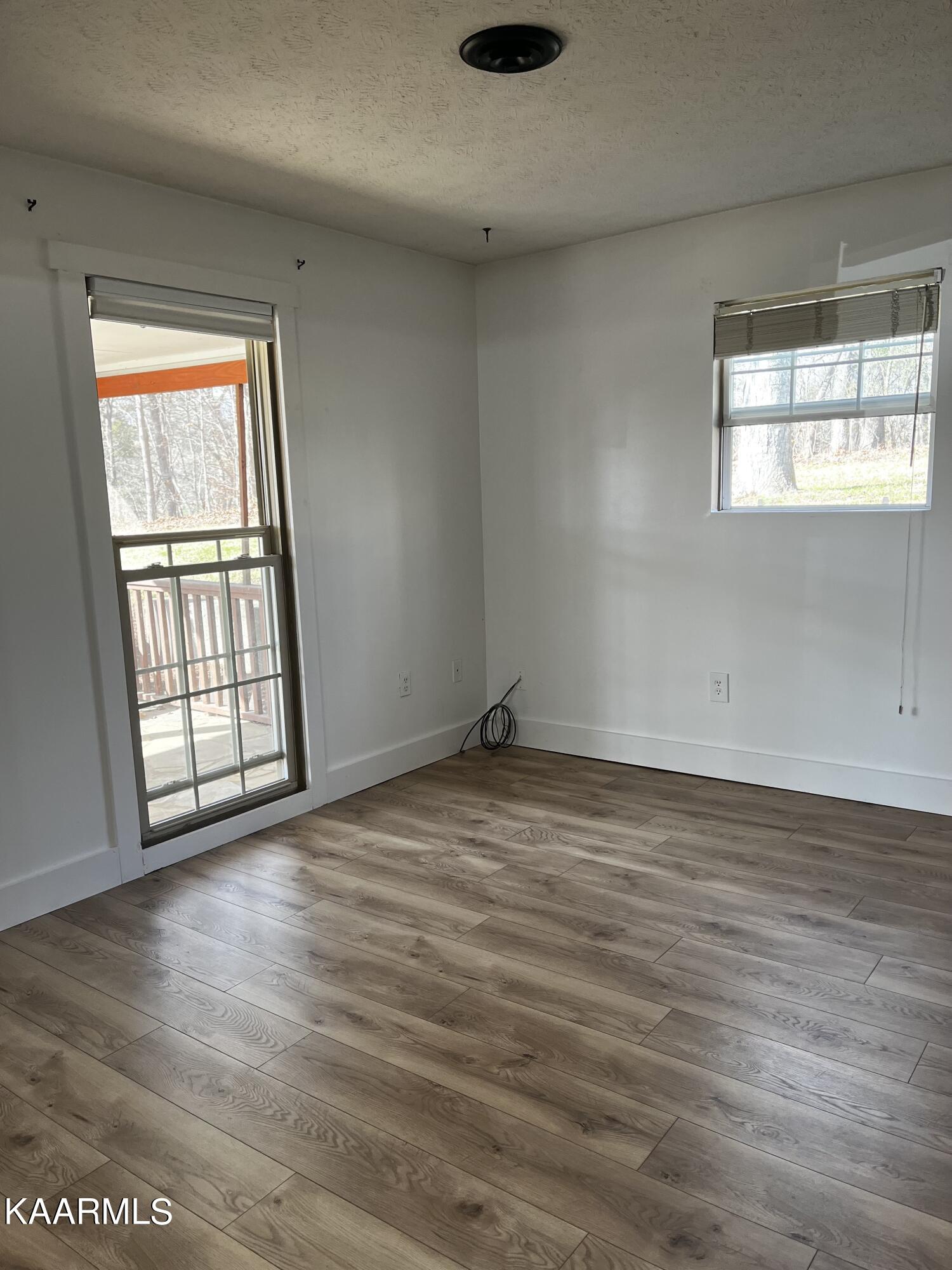 438 Miller Road Clinton, TN 37716 - Photo 28 of 44 Living room