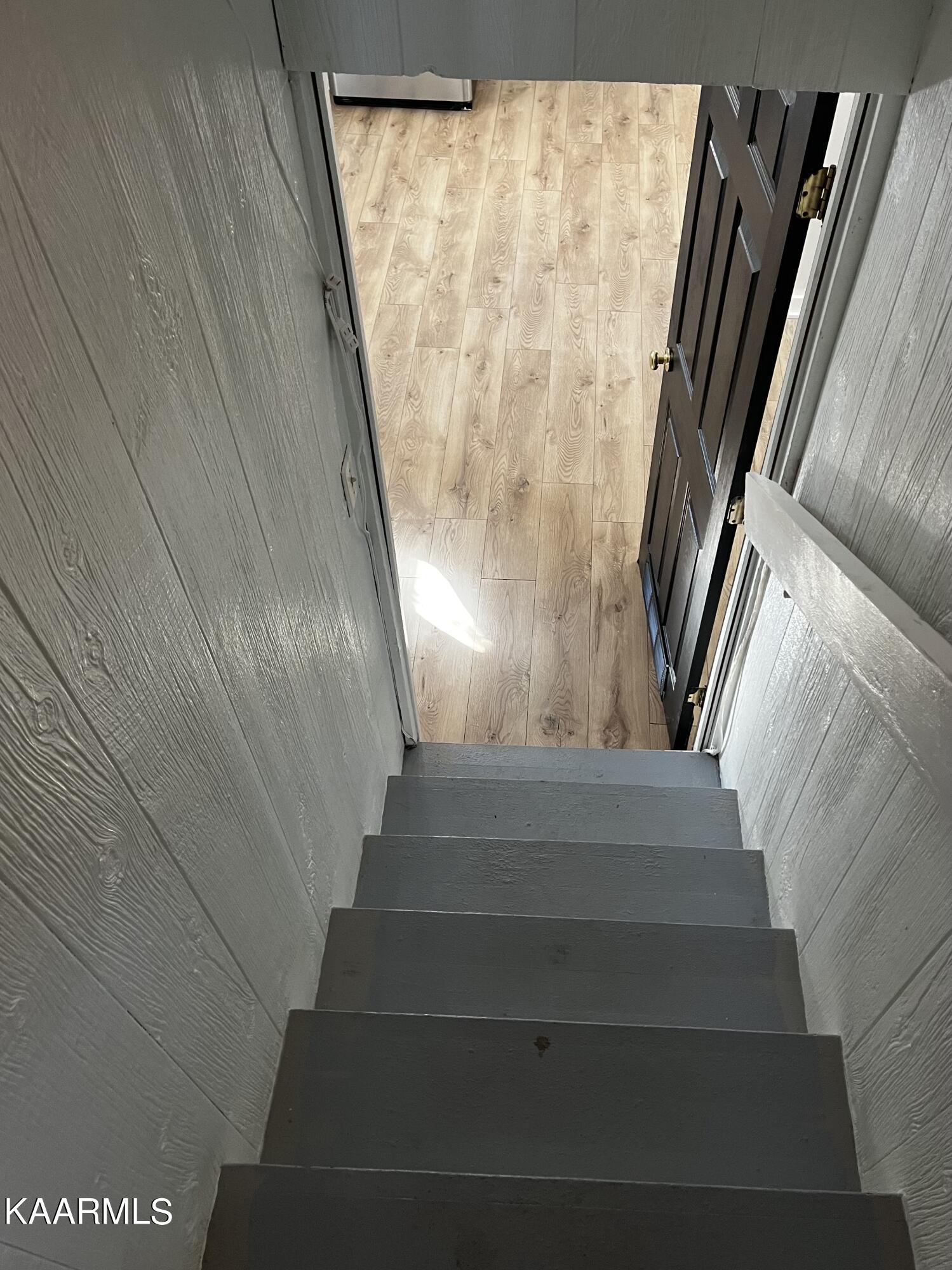 438 Miller Road Clinton, TN 37716 - Photo 38 of 44 looking downstairs