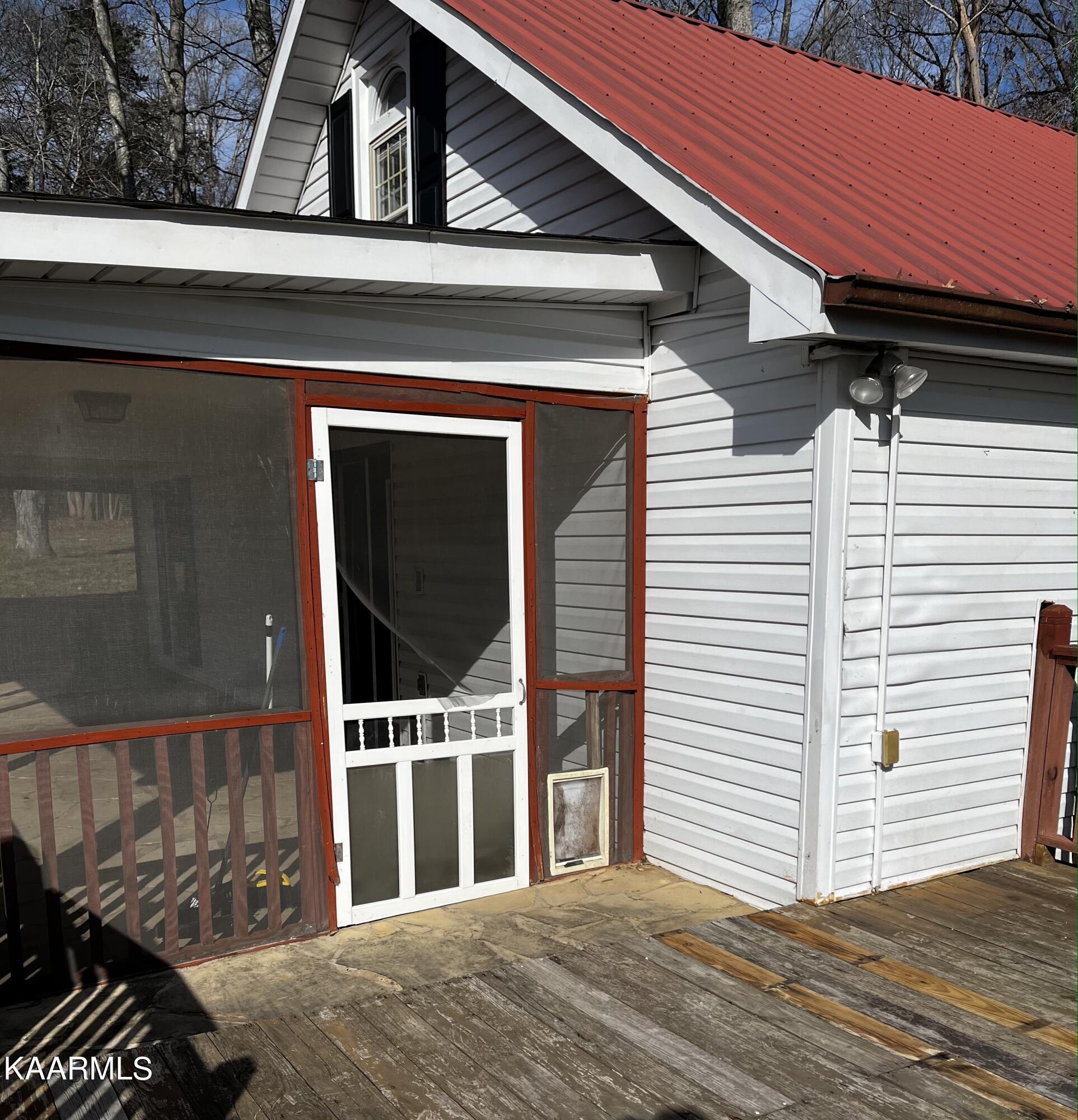 438 Miller Road Clinton, TN 37716 - Photo 4 of 44 right side view