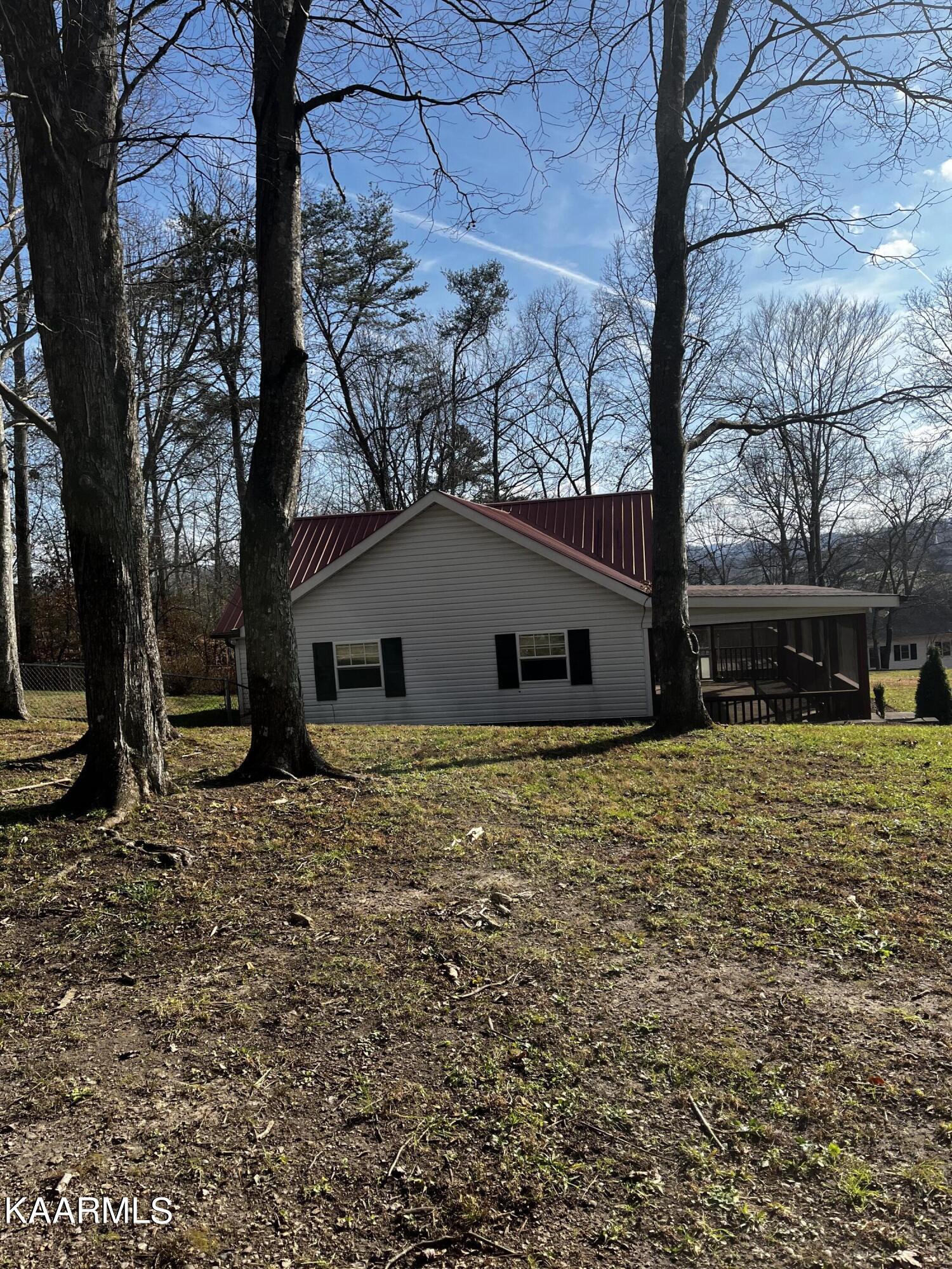 438 Miller Road Clinton, TN 37716 - Photo 6 of 44 left view