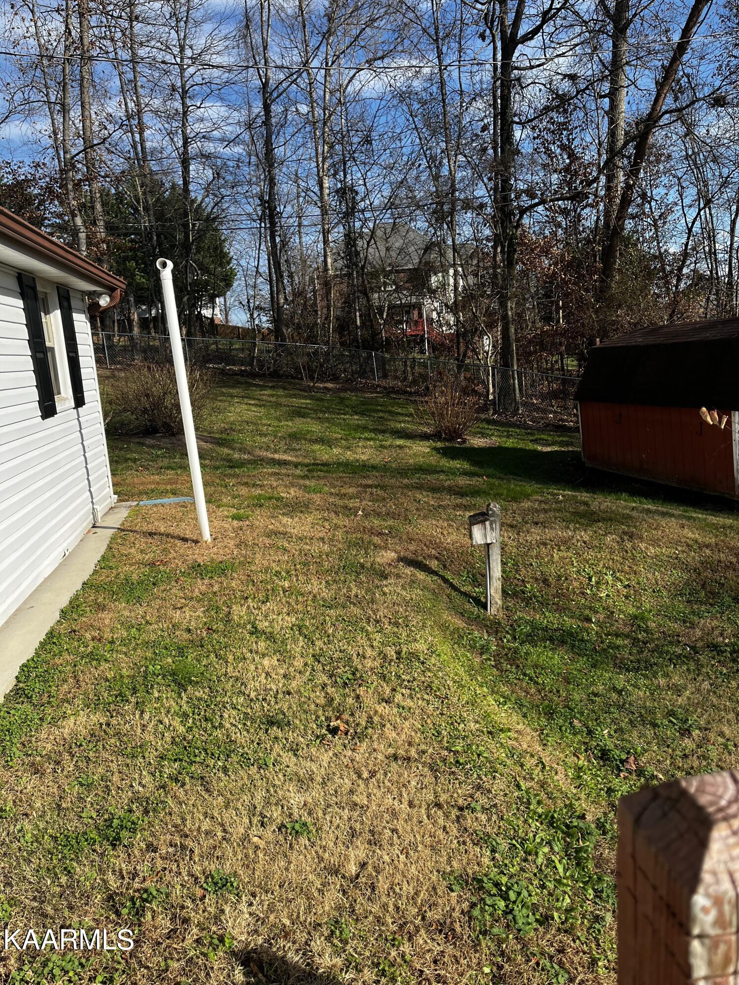 438 Miller Road Clinton, TN 37716 - Photo 7 of 44 right view
