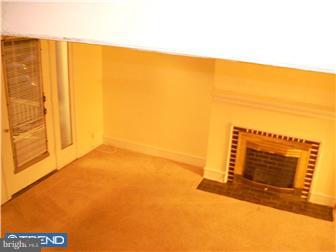 6603 Lotus Road Philadelphia, PA 19151 - Photo 2 of 5 Living Room