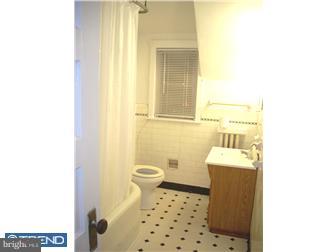 6603 Lotus Road Philadelphia, PA 19151 - Photo 5 of 5 Bathroom
