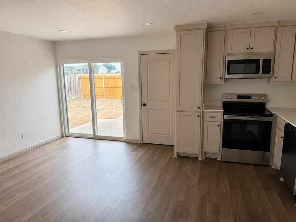 402 North Nolan River Road, Unit B Cleburne, TX 76033 - Photo 5 of 17 Gallery Image 5