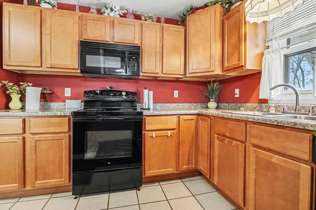 $161,000 | 233 Oak Street, Battle Creek, MI 49037