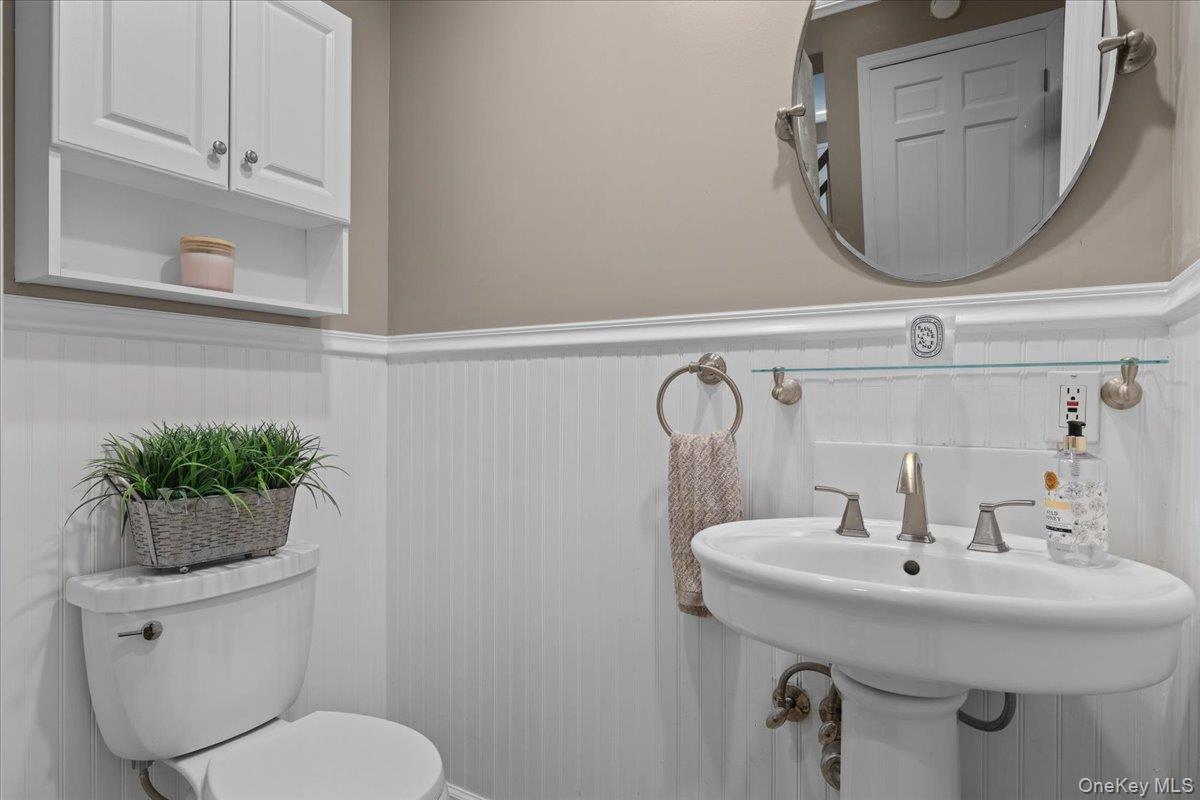 149 Brook Farm Road East Pound Ridge, NY 10576 - Photo 17 of 30 Half bath