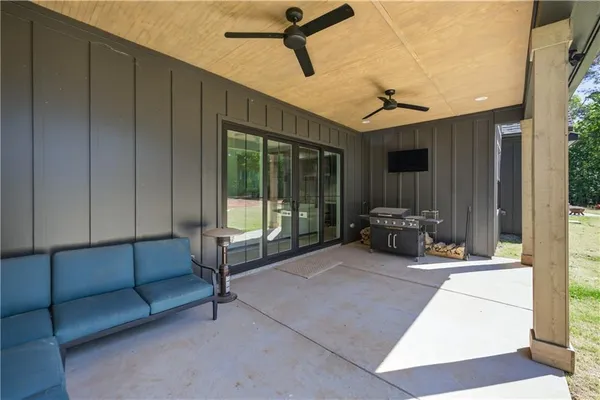 $989,900 | 270 Indian Creek Road, Good Hope, GA 30641