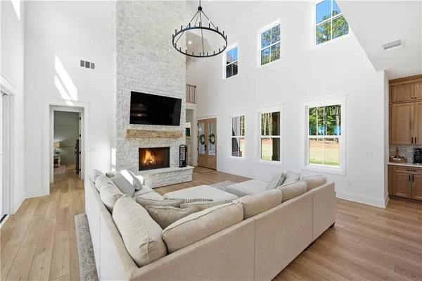 $989,900 | 270 Indian Creek Road, Good Hope, GA 30641