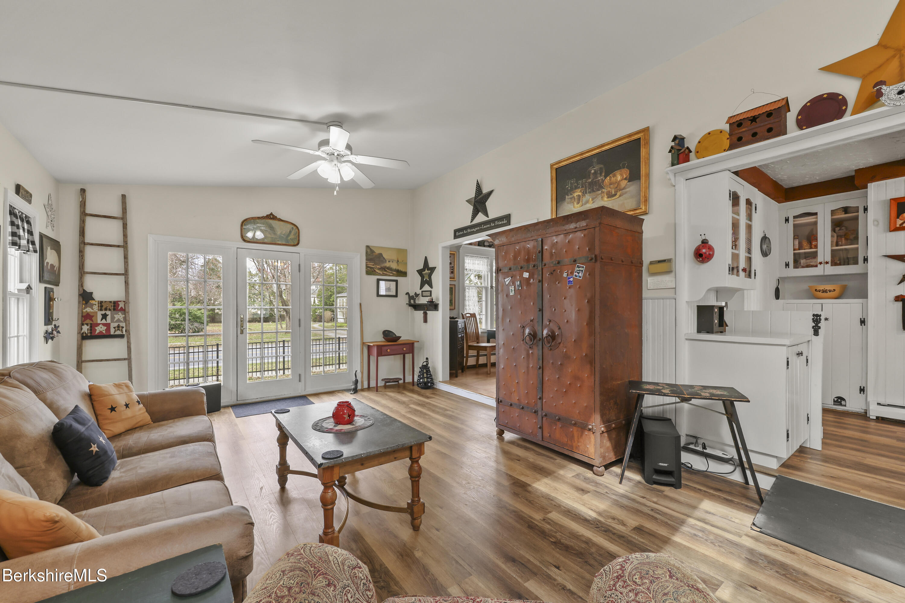 133 Pomeroy Avenue Pittsfield, MA 01201 - Photo 21 of 50 family room