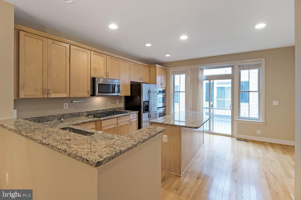 3347 Kemper Road Arlington, VA 22206 - Photo 4 of 23 Kitchen