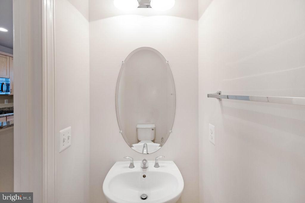 3347 Kemper Road Arlington, VA 22206 - Photo 10 of 23 Half Bath
