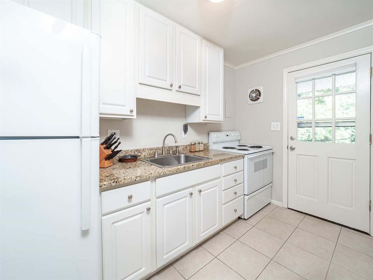 633 Daniels Street, Unit D Raleigh, NC 27605 - Photo 9 of 14 Photo 9