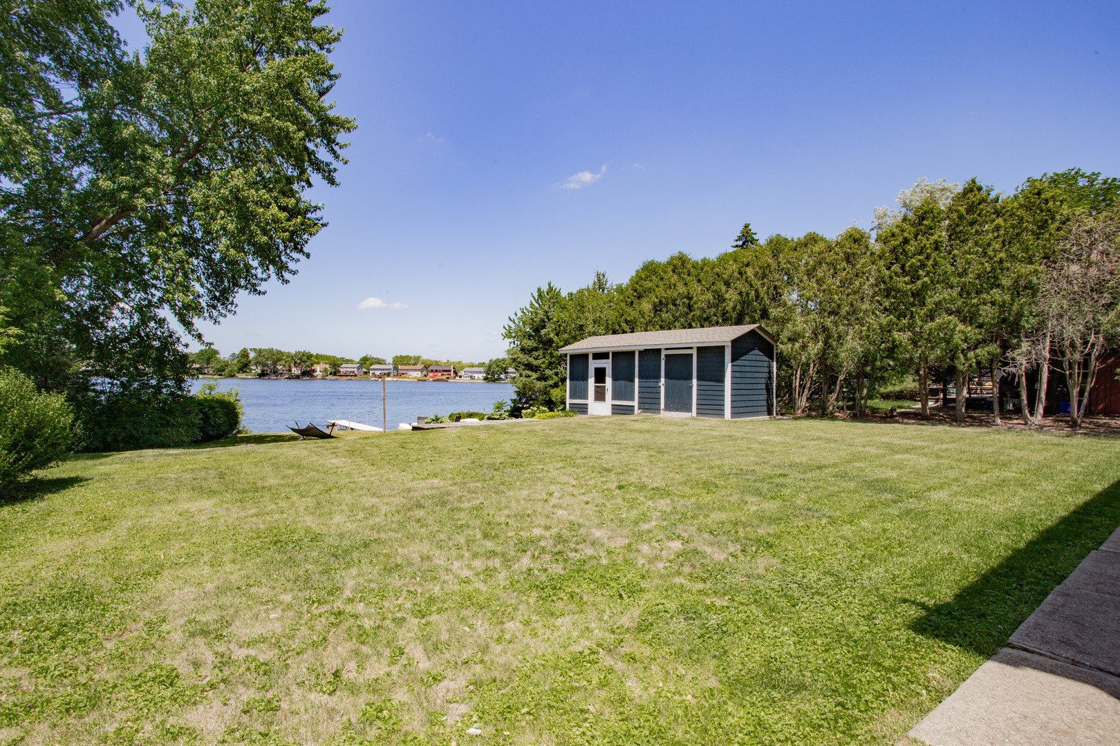 546 Whispering Pines Road Lindenhurst, IL 60046 - Photo 4 of 31 Gallery Image 4