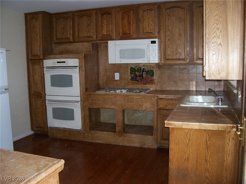 6649 Fredonia Drive Las Vegas, NV 89108 - Photo 4 of 12