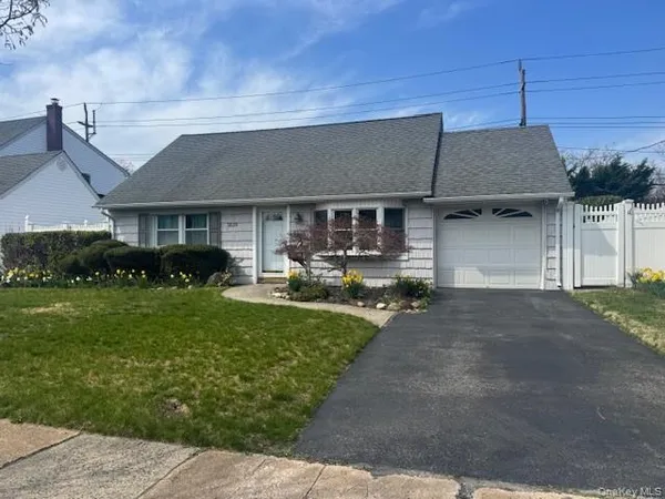 $699,999 | 3519 Princeton Drive North, Wantagh, NY 11793
