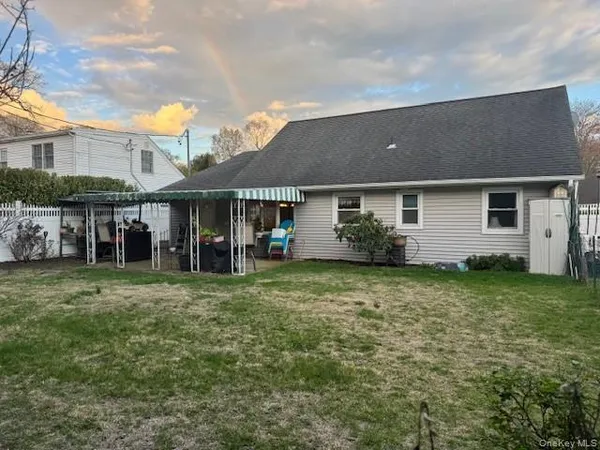 $699,999 | 3519 Princeton Drive North, Wantagh, NY 11793
