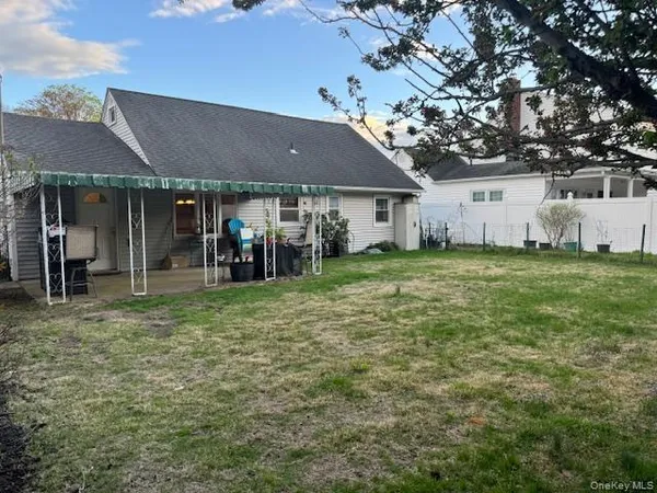 $699,999 | 3519 Princeton Drive North, Wantagh, NY 11793