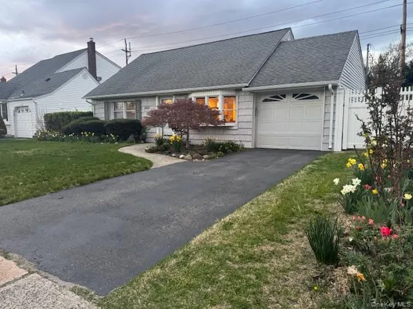 $699,999 | 3519 Princeton Drive North, Wantagh, NY 11793
