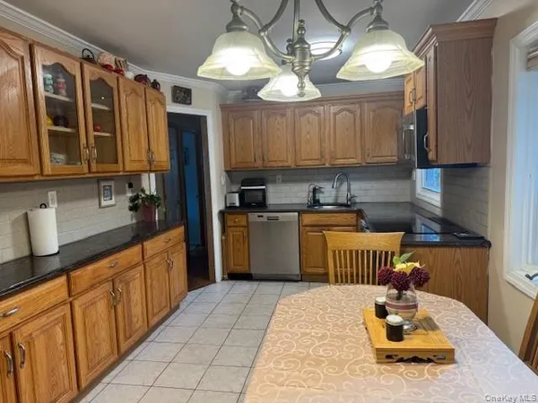 $699,999 | 3519 Princeton Drive North, Wantagh, NY 11793