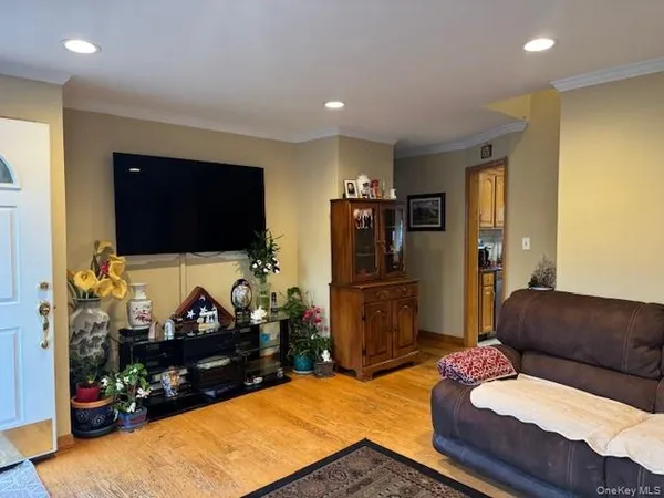 $699,999 | 3519 Princeton Drive North, Wantagh, NY 11793