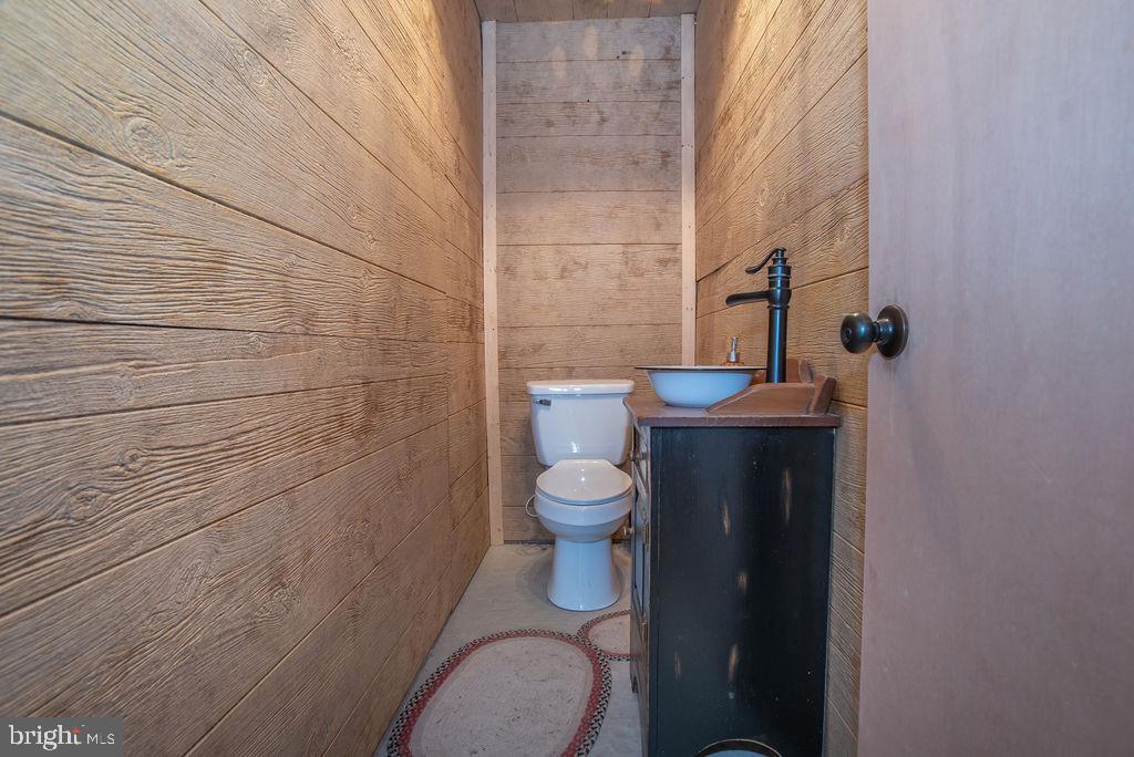 4977 Kenton Road Dover, DE 19904 - Photo 21 of 33 Barn 1st floor half bathroom