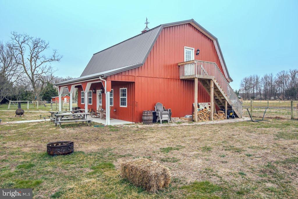 4977 Kenton Road Dover, DE 19904 - Photo 23 of 33 Side view of barn w/access to loft living quarters