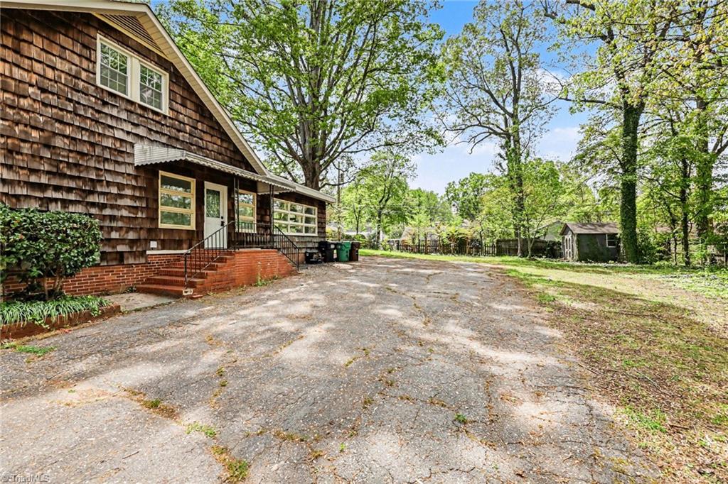 711 Quaker Lane High Point, NC 27262 - Photo 30 of 33