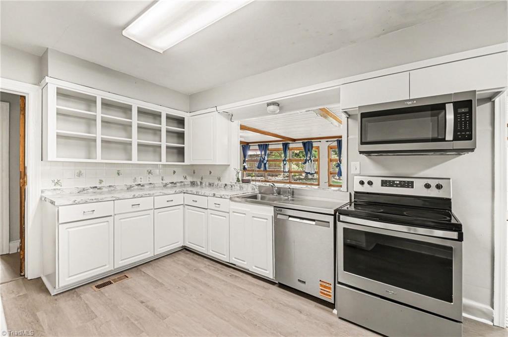 711 Quaker Lane High Point, NC 27262 - Photo 8 of 33