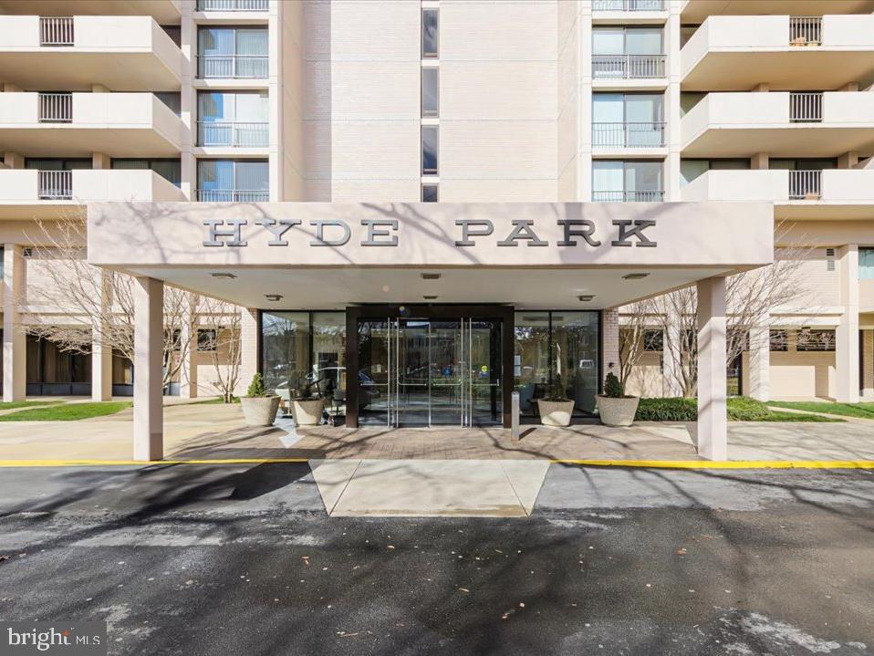 4141 North Henderson Road, Unit 913 Arlington, VA 22203 - Photo 1 of 41
