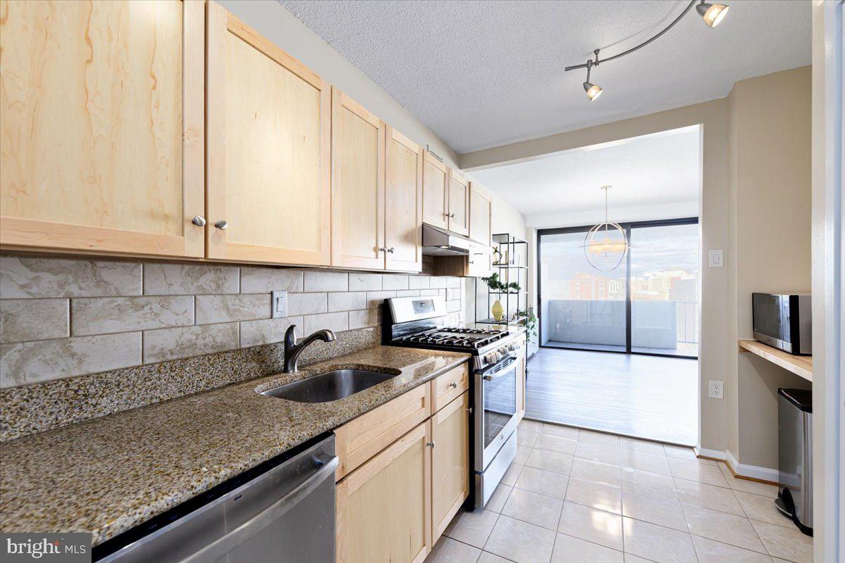 4141 North Henderson Road, Unit 913 Arlington, VA 22203 - Photo 11 of 41