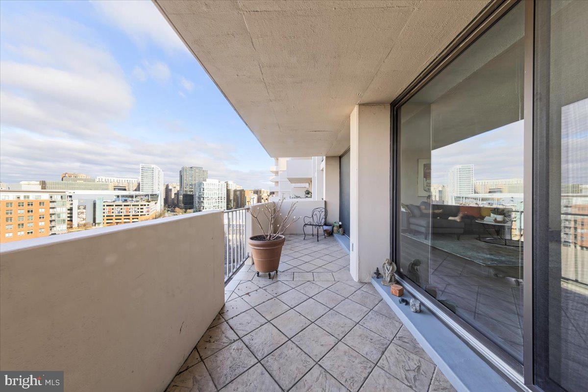 4141 North Henderson Road, Unit 913 Arlington, VA 22203 - Photo 16 of 41