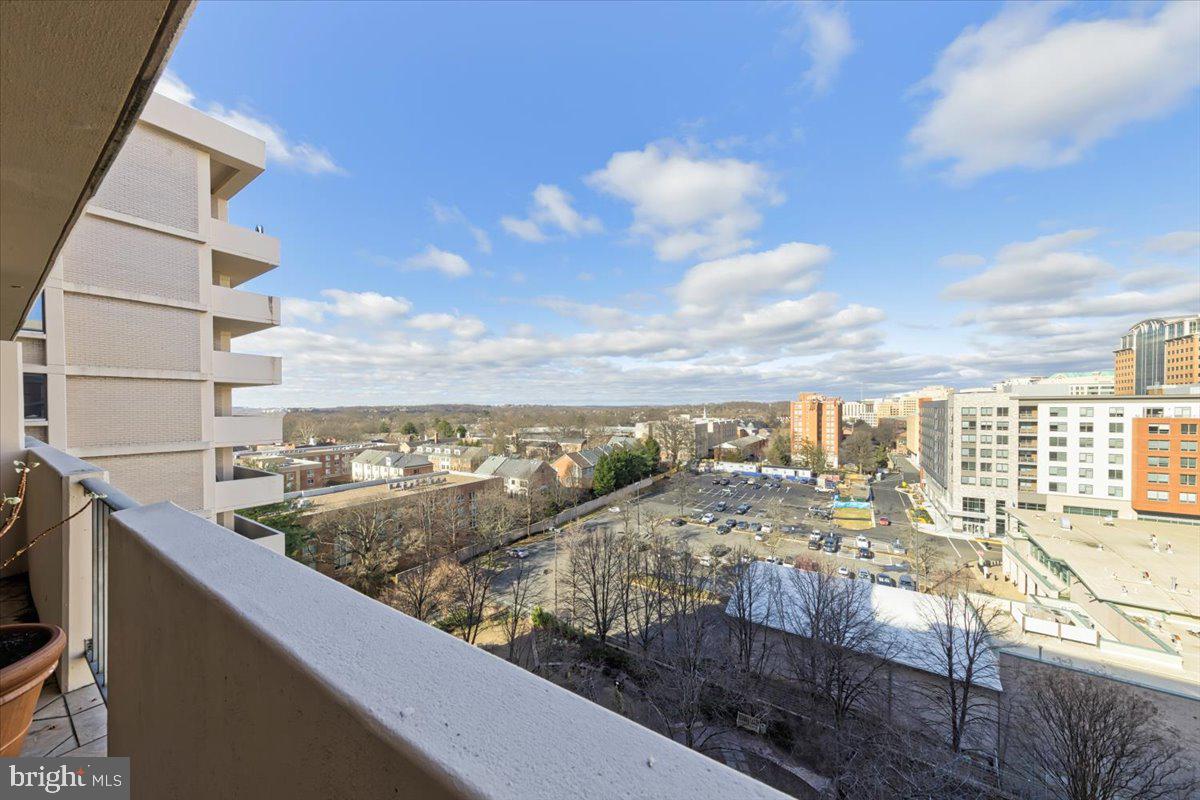 4141 North Henderson Road, Unit 913 Arlington, VA 22203 - Photo 18 of 41