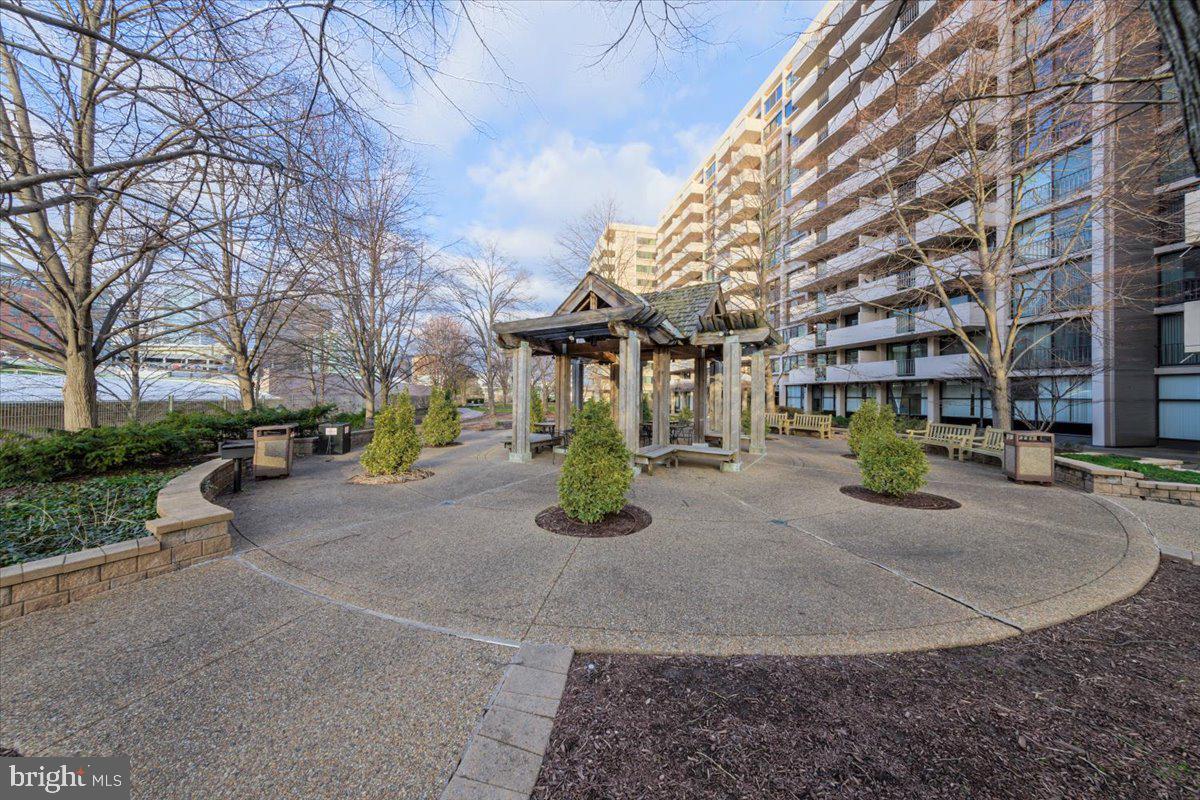4141 North Henderson Road, Unit 913 Arlington, VA 22203 - Photo 24 of 41