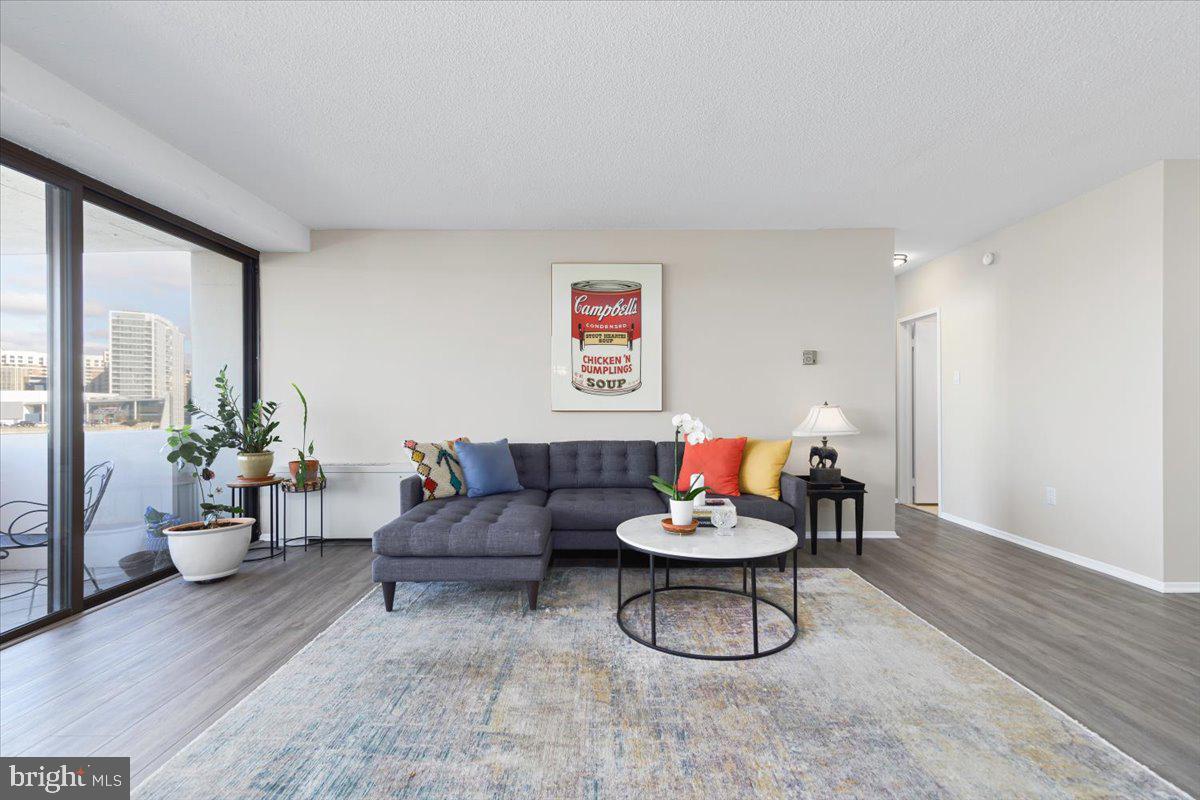 4141 North Henderson Road, Unit 913 Arlington, VA 22203 - Photo 4 of 41