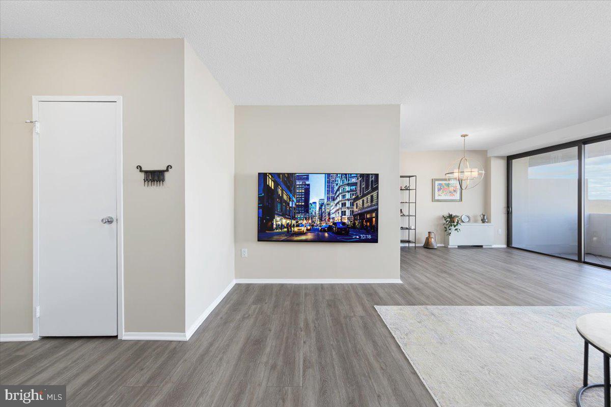 4141 North Henderson Road, Unit 913 Arlington, VA 22203 - Photo 5 of 41