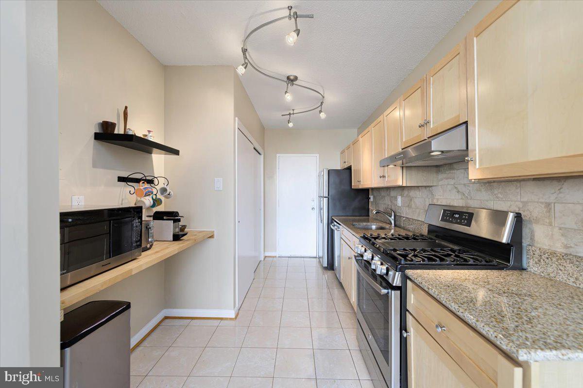 4141 North Henderson Road, Unit 913 Arlington, VA 22203 - Photo 7 of 41