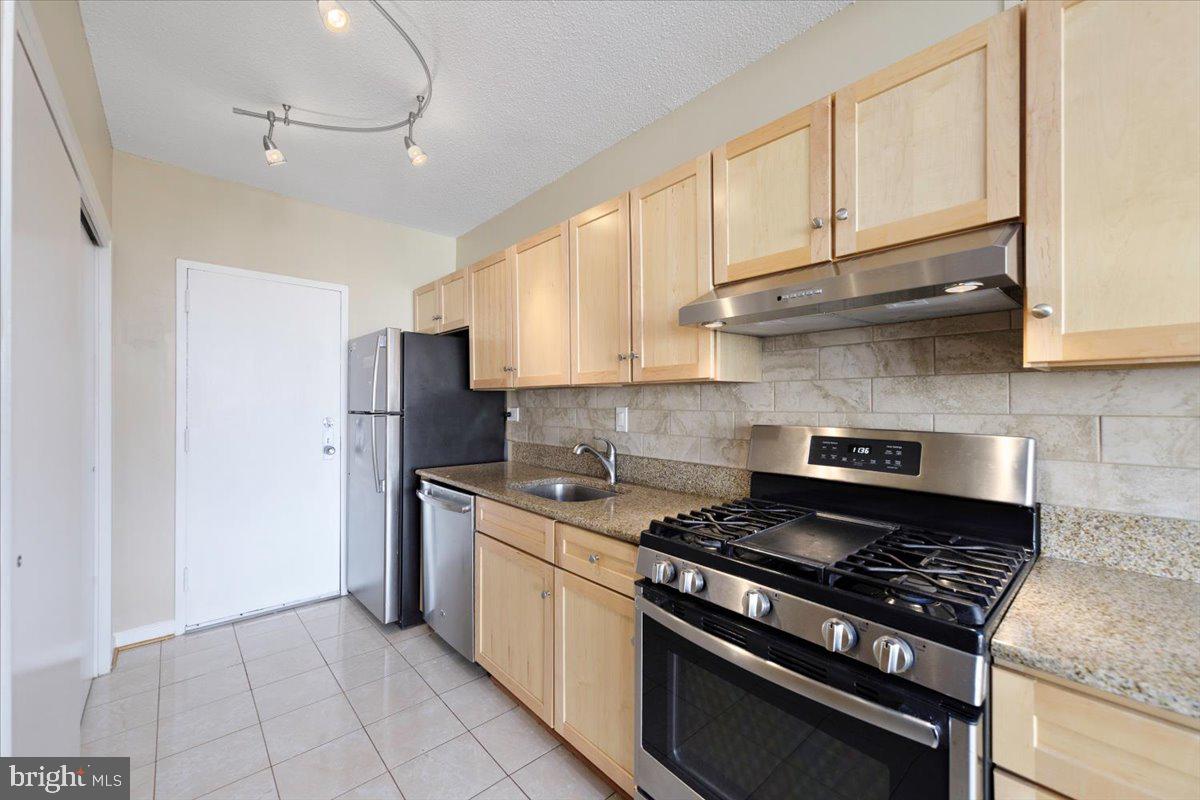 4141 North Henderson Road, Unit 913 Arlington, VA 22203 - Photo 8 of 41